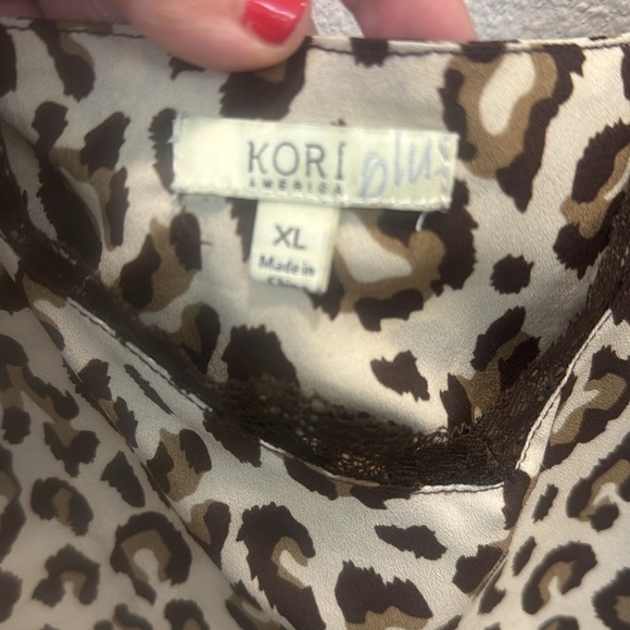 Beautiful leopard top w/adj. straps - Picture 7 of 7